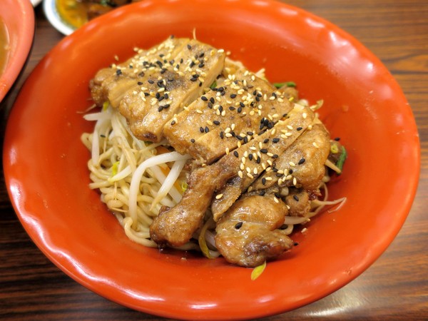 阿溜食堂(原阿溜麵)：用心為您煮一碗好吃的麵 .. 阿溜食堂