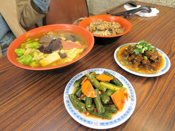 阿溜食堂(原阿溜麵)：用心為您煮一碗好吃的麵 .. 阿溜食堂