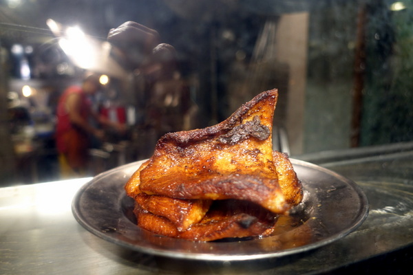 泰街頭:(胖樺食記)台大公館商圈必吃「泰街頭」,彷彿在泰國街頭大啖好吃的烤豬頸飯及烤雞腿飯/溫州街/不收一成服務費