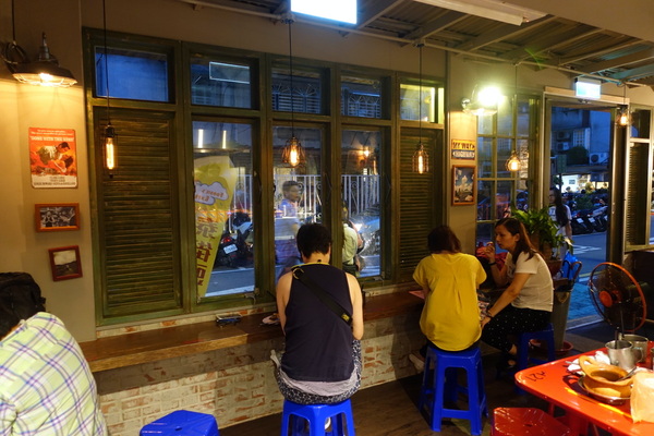 泰街頭:(胖樺食記)台大公館商圈必吃「泰街頭」,彷彿在泰國街頭大啖好吃的烤豬頸飯及烤雞腿飯/溫州街/不收一成服務費