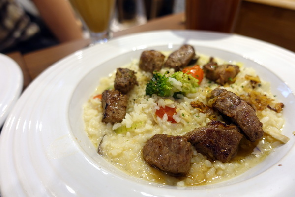 ICC音樂咖啡館莫札特專館:(胖樺食記) 捷運永春站高CP值咖啡廳「ICC音樂咖啡館莫札特專館」,推香煎骰子牛燉飯。商業午餐/Wi-Fi/不收一成服務費/氣氛好