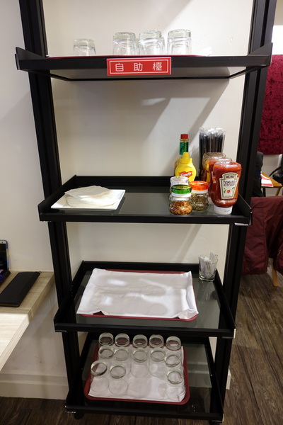 ICC音樂咖啡館莫札特專館:(胖樺食記) 捷運永春站高CP值咖啡廳「ICC音樂咖啡館莫札特專館」,推香煎骰子牛燉飯。商業午餐/Wi-Fi/不收一成服務費/氣氛好