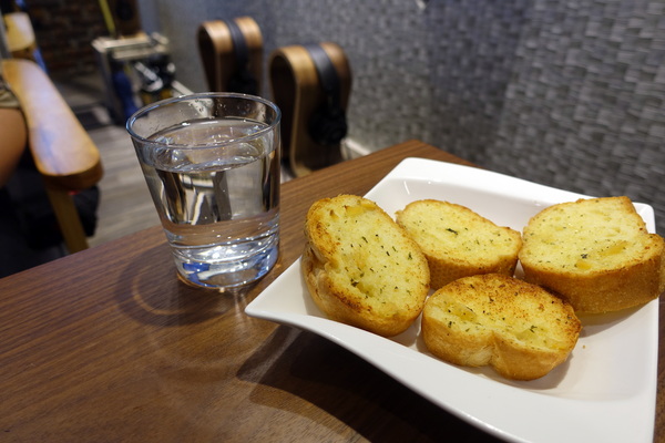 ICC音樂咖啡館莫札特專館:(胖樺食記) 捷運永春站高CP值咖啡廳「ICC音樂咖啡館莫札特專館」,推香煎骰子牛燉飯。商業午餐/Wi-Fi/不收一成服務費/氣氛好