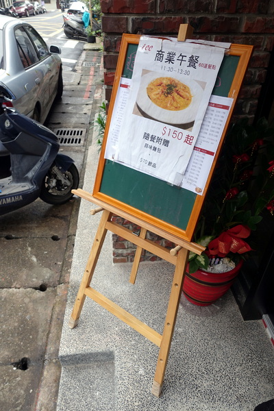 ICC音樂咖啡館莫札特專館:(胖樺食記) 捷運永春站高CP值咖啡廳「ICC音樂咖啡館莫札特專館」,推香煎骰子牛燉飯。商業午餐/Wi-Fi/不收一成服務費/氣氛好