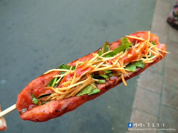 十方緣精緻香腸:〖台中│美食〗十方緣精緻香腸 ❤ 逢甲夜市美食~顛覆傳統香腸吃法,獨創多款滋味,酸、甜、鹹、辣樣樣有!!