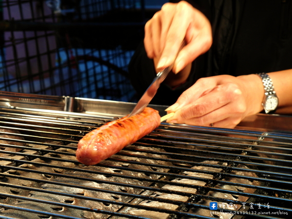 十方緣精緻香腸:〖台中│美食〗十方緣精緻香腸 ❤ 逢甲夜市美食~顛覆傳統香腸吃法,獨創多款滋味,酸、甜、鹹、辣樣樣有!!