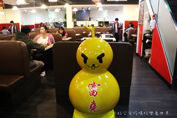 7盎司牛排(士林店):牛排比臉大『7盎司牛排』士林平價牛排/大胃王的最愛