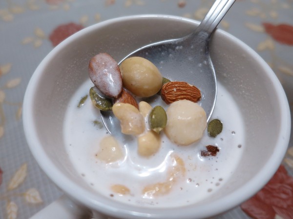 EZtea：不是萬Ｏ牌我們可是照吃的喔..   平衡樂活輕鬆吃堅果_EZtea !!