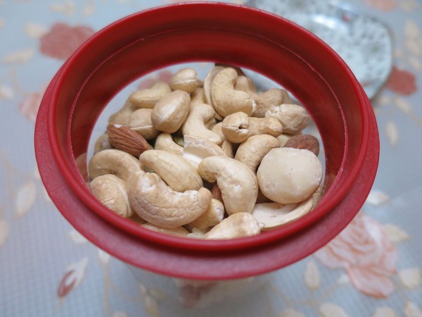 EZtea：不是萬Ｏ牌我們可是照吃的喔..   平衡樂活輕鬆吃堅果_EZtea !!