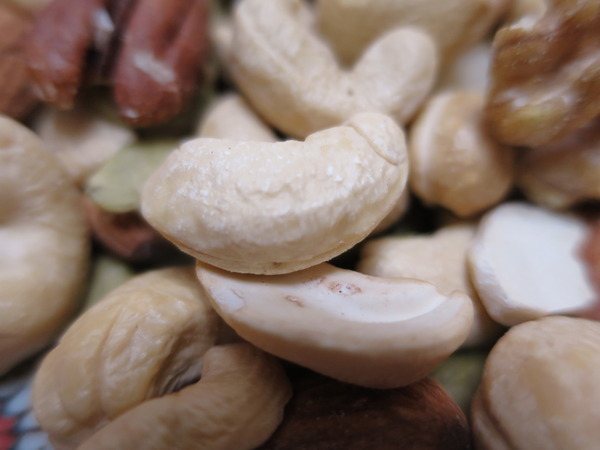 EZtea：不是萬Ｏ牌我們可是照吃的喔..   平衡樂活輕鬆吃堅果_EZtea !!