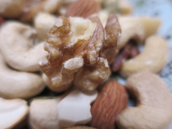 EZtea：不是萬Ｏ牌我們可是照吃的喔..   平衡樂活輕鬆吃堅果_EZtea !!