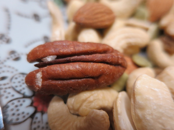 EZtea：不是萬Ｏ牌我們可是照吃的喔..   平衡樂活輕鬆吃堅果_EZtea !!