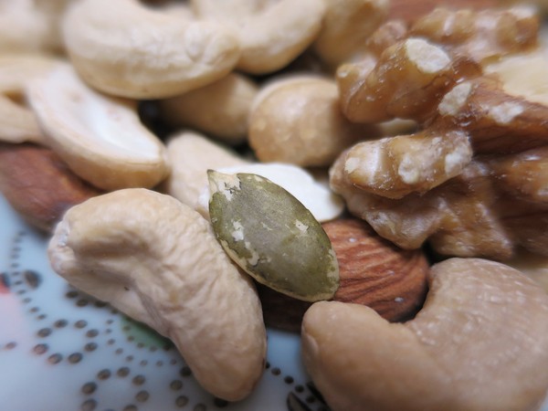 EZtea：不是萬Ｏ牌我們可是照吃的喔..   平衡樂活輕鬆吃堅果_EZtea !!