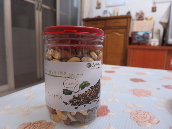 EZtea：不是萬Ｏ牌我們可是照吃的喔..   平衡樂活輕鬆吃堅果_EZtea !!