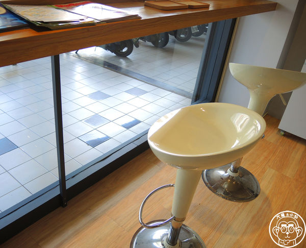 樂咖啡 La Cafe：呷飽祙【新竹･樂咖啡 LaCafe】跟上流行的燈泡奶茶