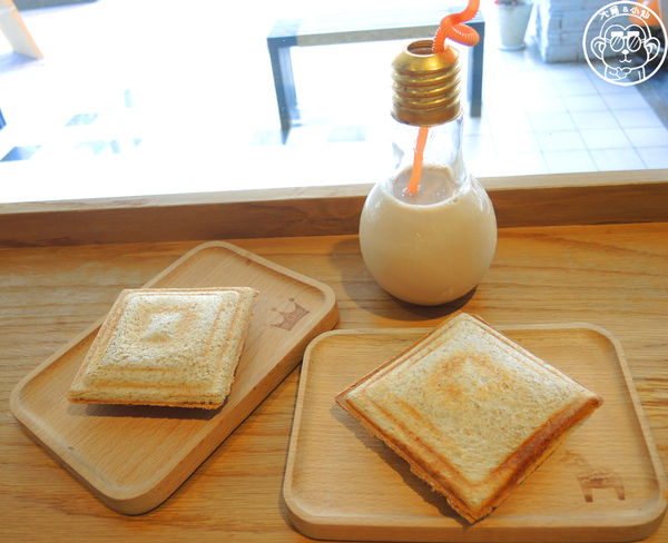 樂咖啡 La Cafe：呷飽祙【新竹･樂咖啡 LaCafe】跟上流行的燈泡奶茶