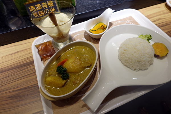 家咖哩(台北松菸店):(胖樺食記)好吃又健康的『家咖哩(台北松菸店)』。可以無限續飯續咖哩醬汁/不收一成服務費/台北美食