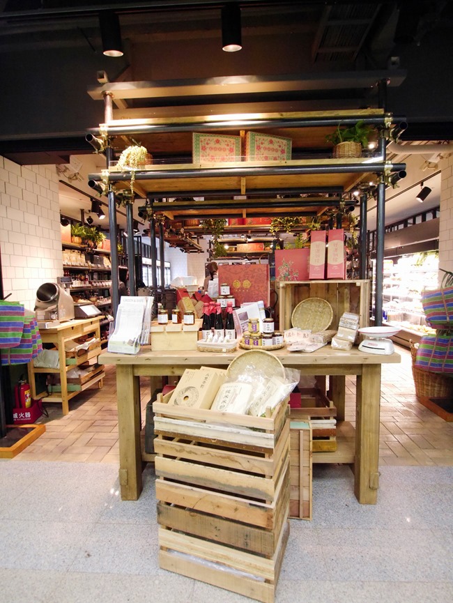 │台北。中正區│新開幕必訪。產地直送的有機鮮美「 農人餐桌親子餐廳」。小農大廚鮮體驗