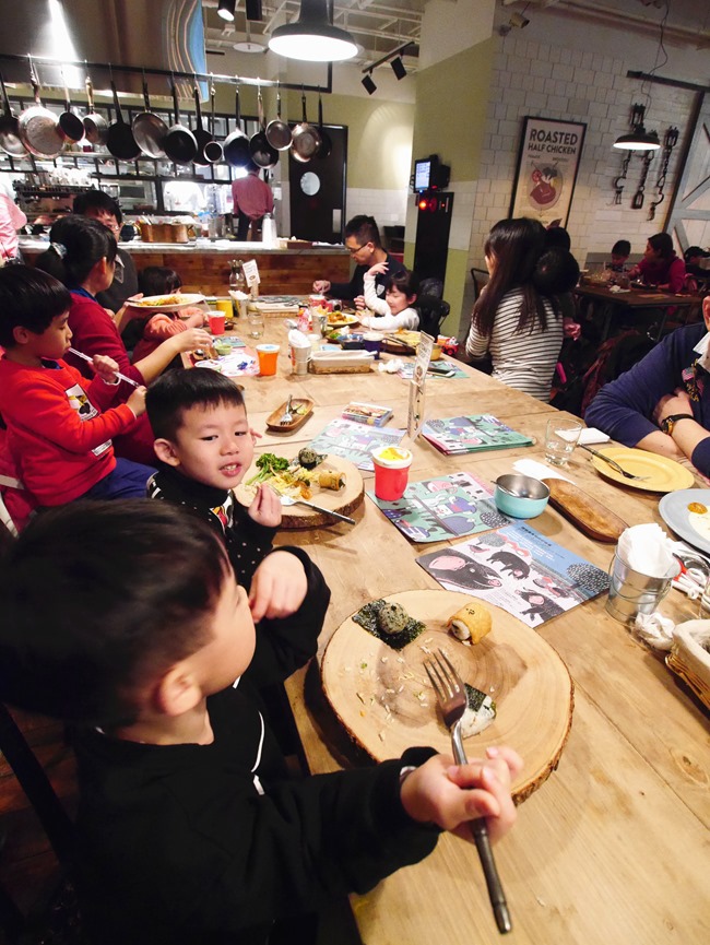 │台北。中正區│新開幕必訪。產地直送的有機鮮美「 農人餐桌親子餐廳」。小農大廚鮮體驗