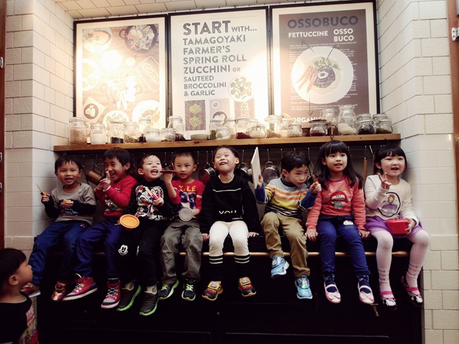 │台北。中正區│新開幕必訪。產地直送的有機鮮美「 農人餐桌親子餐廳」。小農大廚鮮體驗