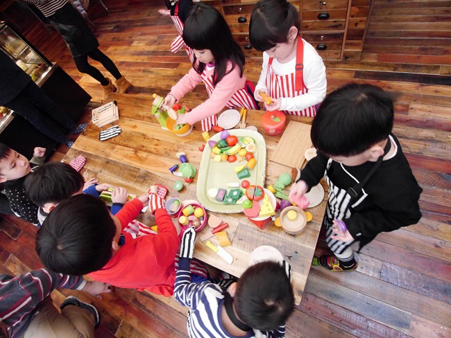 │台北。中正區│新開幕必訪。產地直送的有機鮮美「 農人餐桌親子餐廳」。小農大廚鮮體驗