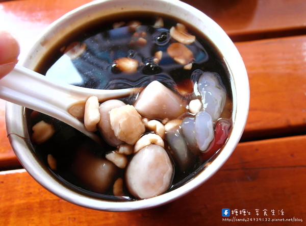 燒仙草 豆花:〖台中│美食〗民生路無名豆花 ❤ 鄰近於中教無名豆花,配料讓你自己加到滿,一碗只要35元,CP值大破錶!!