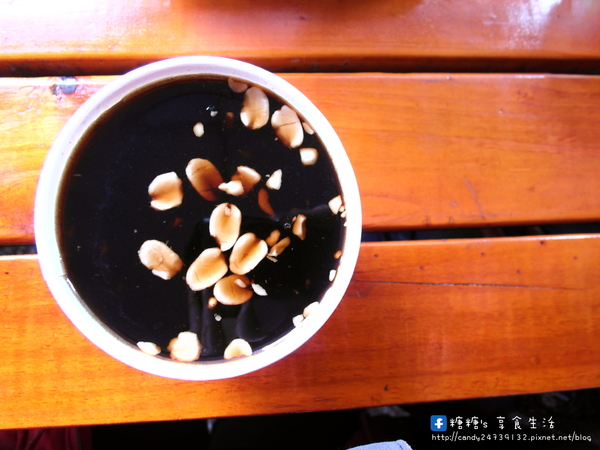 燒仙草 豆花:〖台中│美食〗民生路無名豆花 ❤ 鄰近於中教無名豆花,配料讓你自己加到滿,一碗只要35元,CP值大破錶!!
