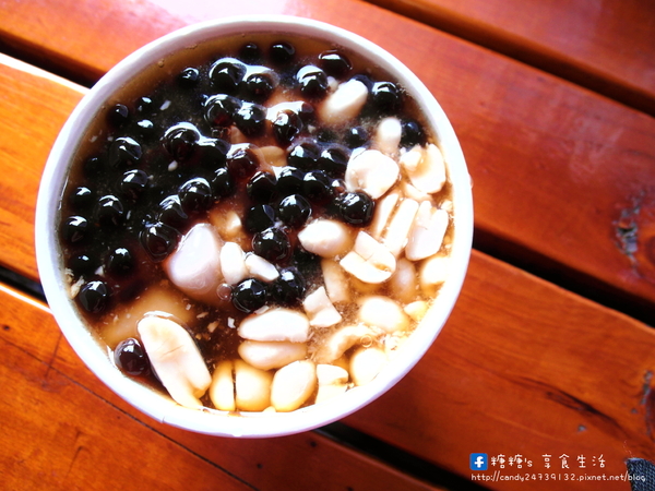 燒仙草 豆花:〖台中│美食〗民生路無名豆花 ❤ 鄰近於中教無名豆花,配料讓你自己加到滿,一碗只要35元,CP值大破錶!!