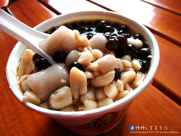 燒仙草 豆花:〖台中│美食〗民生路無名豆花 ❤ 鄰近於中教無名豆花,配料讓你自己加到滿,一碗只要35元,CP值大破錶!!