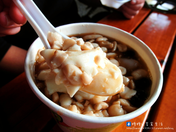 燒仙草 豆花:〖台中│美食〗民生路無名豆花 ❤ 鄰近於中教無名豆花,配料讓你自己加到滿,一碗只要35元,CP值大破錶!!