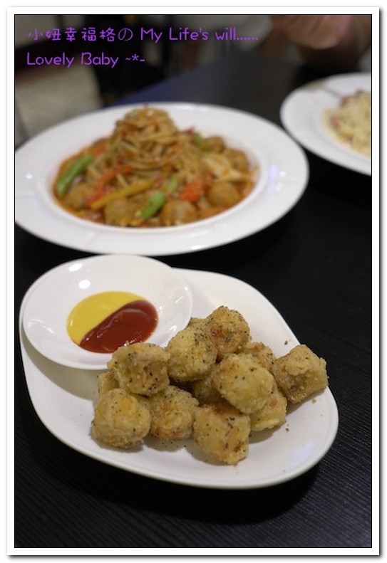 強森小館：台中北屯區美食．在玩具包圍下用餐的家庭式義大利麵餐館──強森小館