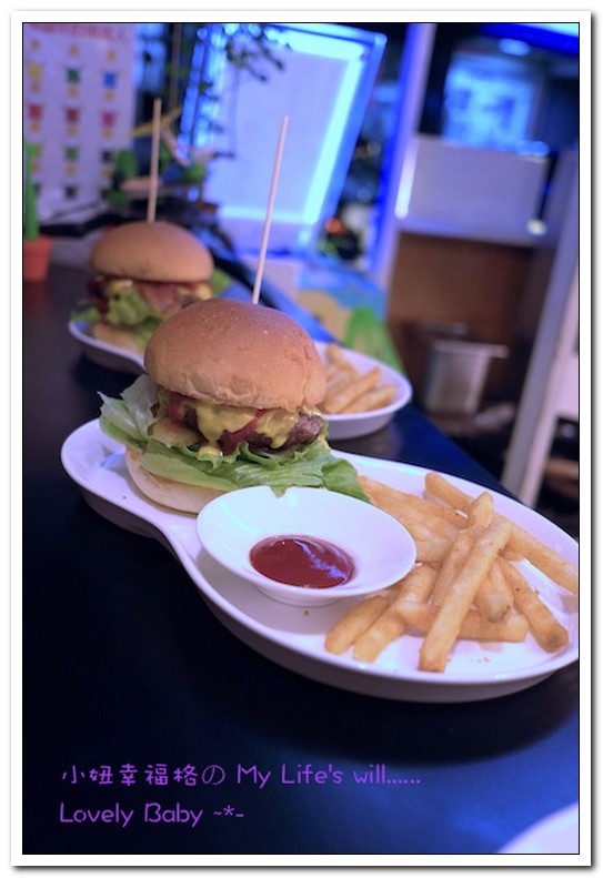 強森小館：台中北屯區美食．在玩具包圍下用餐的家庭式義大利麵餐館──強森小館