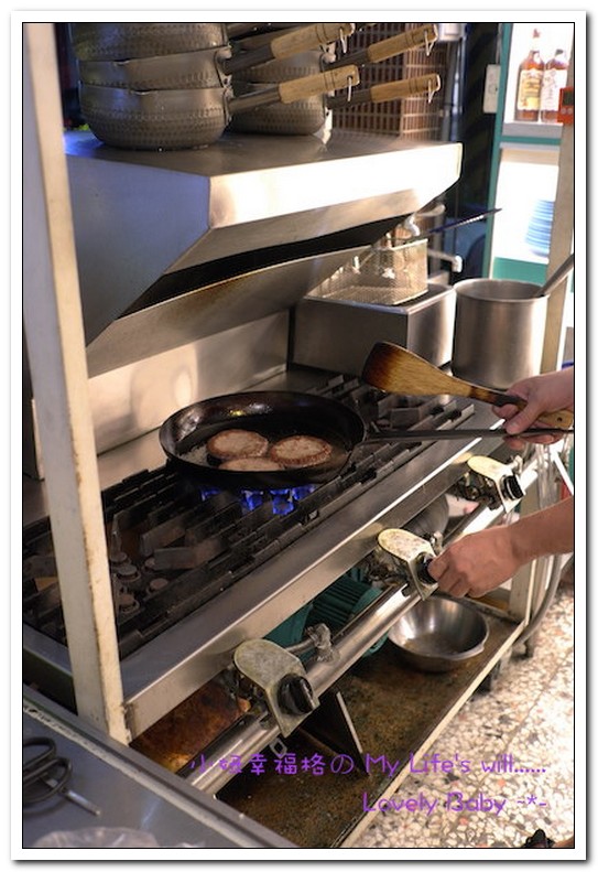 強森小館：台中北屯區美食．在玩具包圍下用餐的家庭式義大利麵餐館──強森小館