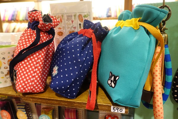 MaMa手創：(胖樺介紹)永康街超好逛手作小物店”MaMa handmade”/瑪瑪Ma ma umbrella/joyheart傘/特色包包/手工飾品/相機腕帶