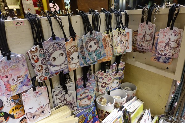 MaMa手創：(胖樺介紹)永康街超好逛手作小物店”MaMa handmade”/瑪瑪Ma ma umbrella/joyheart傘/特色包包/手工飾品/相機腕帶