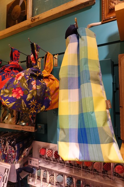 MaMa手創：(胖樺介紹)永康街超好逛手作小物店”MaMa handmade”/瑪瑪Ma ma umbrella/joyheart傘/特色包包/手工飾品/相機腕帶