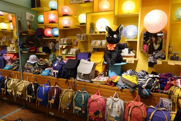 MaMa手創：(胖樺介紹)永康街超好逛手作小物店”MaMa handmade”/瑪瑪Ma ma umbrella/joyheart傘/特色包包/手工飾品/相機腕帶