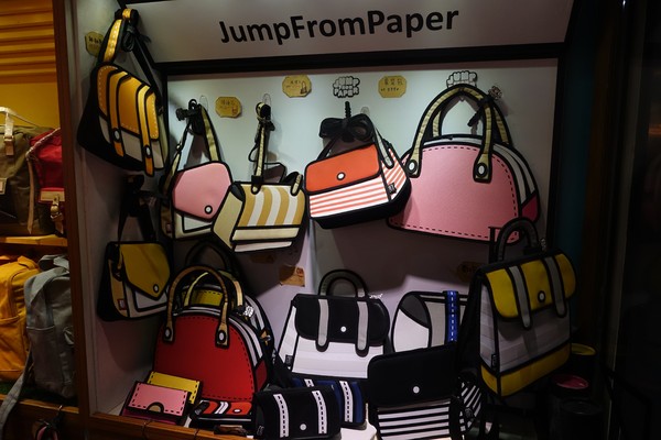 MaMa手創：(胖樺介紹)永康街超好逛手作小物店”MaMa handmade”/瑪瑪Ma ma umbrella/joyheart傘/特色包包/手工飾品/相機腕帶