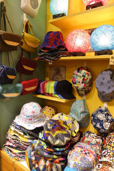 MaMa手創：(胖樺介紹)永康街超好逛手作小物店”MaMa handmade”/瑪瑪Ma ma umbrella/joyheart傘/特色包包/手工飾品/相機腕帶