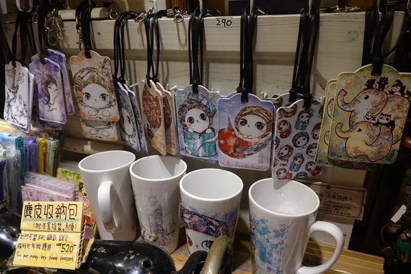 MaMa手創：(胖樺介紹)永康街超好逛手作小物店”MaMa handmade”/瑪瑪Ma ma umbrella/joyheart傘/特色包包/手工飾品/相機腕帶