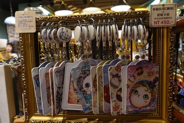 MaMa手創：(胖樺介紹)永康街超好逛手作小物店”MaMa handmade”/瑪瑪Ma ma umbrella/joyheart傘/特色包包/手工飾品/相機腕帶