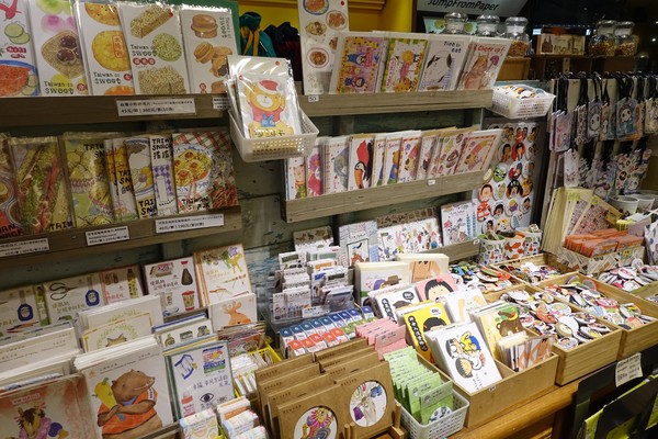 MaMa手創：(胖樺介紹)永康街超好逛手作小物店”MaMa handmade”/瑪瑪Ma ma umbrella/joyheart傘/特色包包/手工飾品/相機腕帶