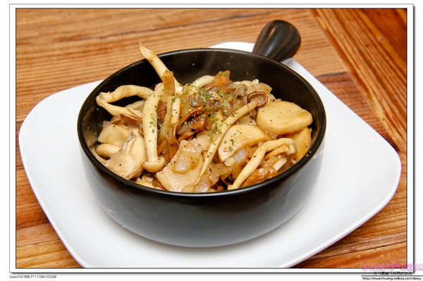 Green Kitchen 貳：【芝山早午餐】☼ Green  Kitchen 貳☼野菇菠菜班尼迪克蛋/藍莓塔/墨汁墨魚義大利麵/奇異果思慕斯都好美味呀～大推♥♥