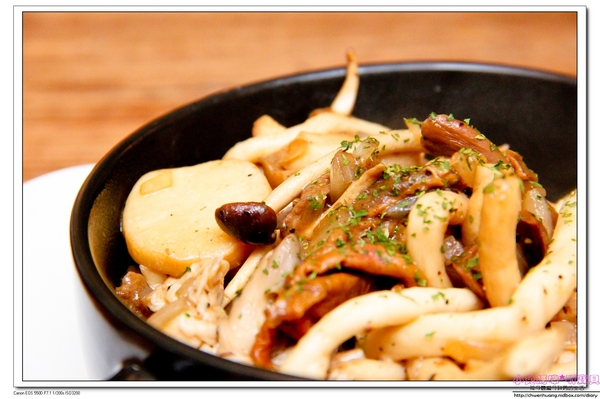 Green Kitchen 貳：【芝山早午餐】☼ Green  Kitchen 貳☼野菇菠菜班尼迪克蛋/藍莓塔/墨汁墨魚義大利麵/奇異果思慕斯都好美味呀～大推♥♥