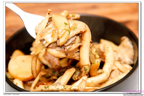 Green Kitchen 貳：【芝山早午餐】☼ Green  Kitchen 貳☼野菇菠菜班尼迪克蛋/藍莓塔/墨汁墨魚義大利麵/奇異果思慕斯都好美味呀～大推♥♥