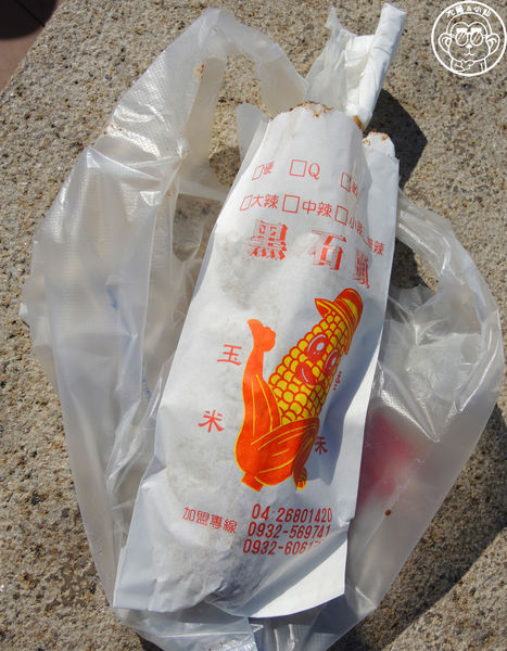 黑石頭碳烤玉米：呷飽祙【台中沙鹿･黑石頭碳烤玉米】烏漆媽黑的玉米好好吃