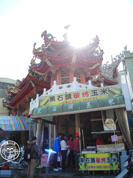 黑石頭碳烤玉米：呷飽祙【台中沙鹿･黑石頭碳烤玉米】烏漆媽黑的玉米好好吃