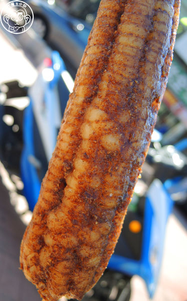 黑石頭碳烤玉米：呷飽祙【台中沙鹿･黑石頭碳烤玉米】烏漆媽黑的玉米好好吃