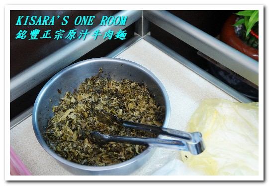 銘豐正宗原汁牛肉麵：中和美食小吃．蒜香順喉肉大塊──銘豐正宗原汁牛肉麵