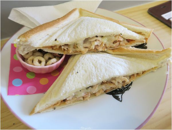 兔子吐司：[北投在地美食]兔子吐司~迷你可愛溫馨小店。酥脆香濃起司吐司